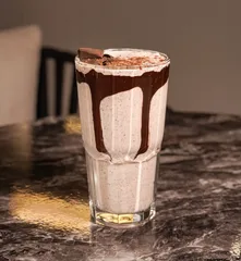 تصویر شیک موز شکلات از بخش شیک و اسموتی منوی ماتوس