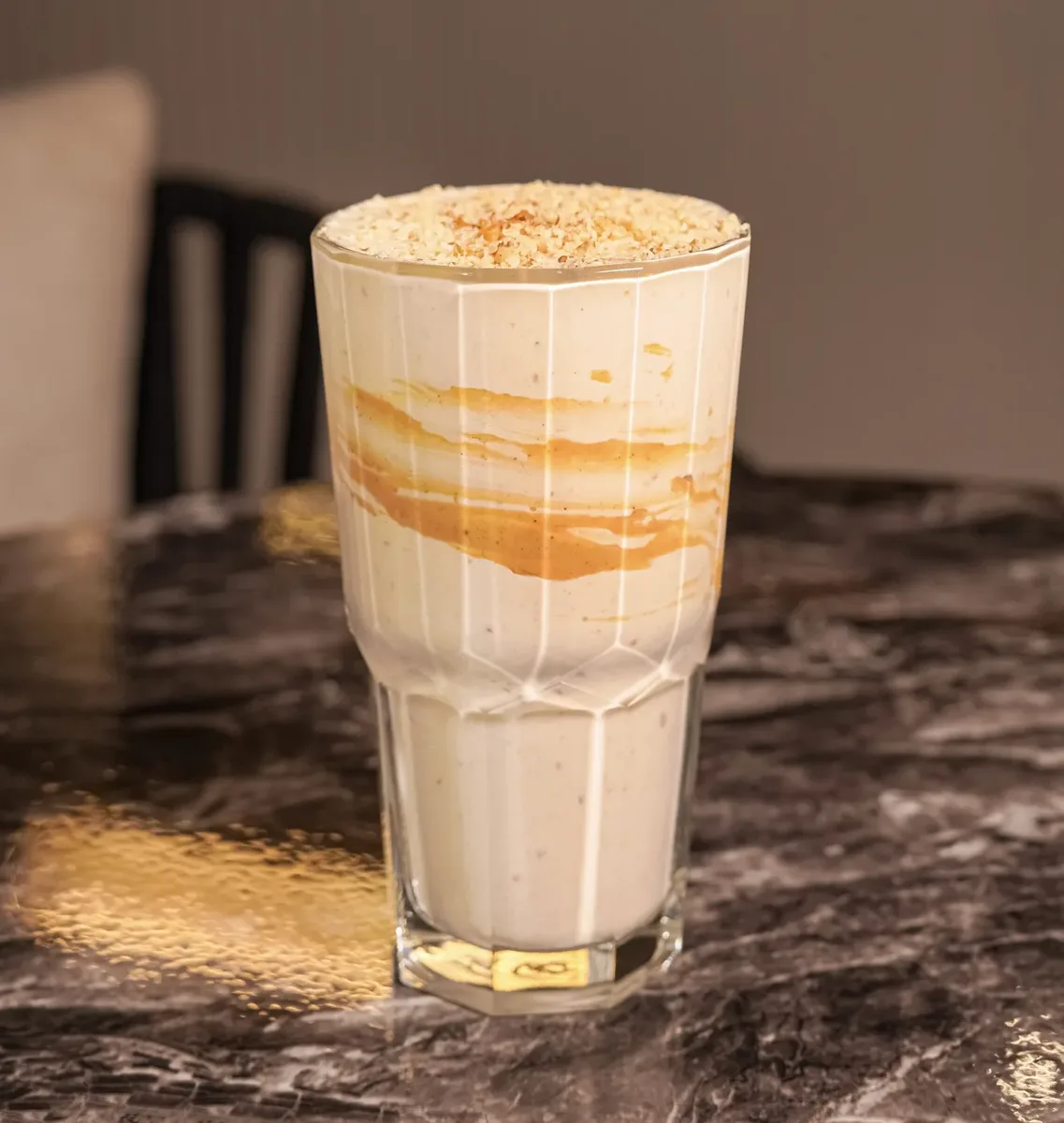 تصویر شیک بادوم زمینی از بخش شیک و اسموتی منوی ماتوس